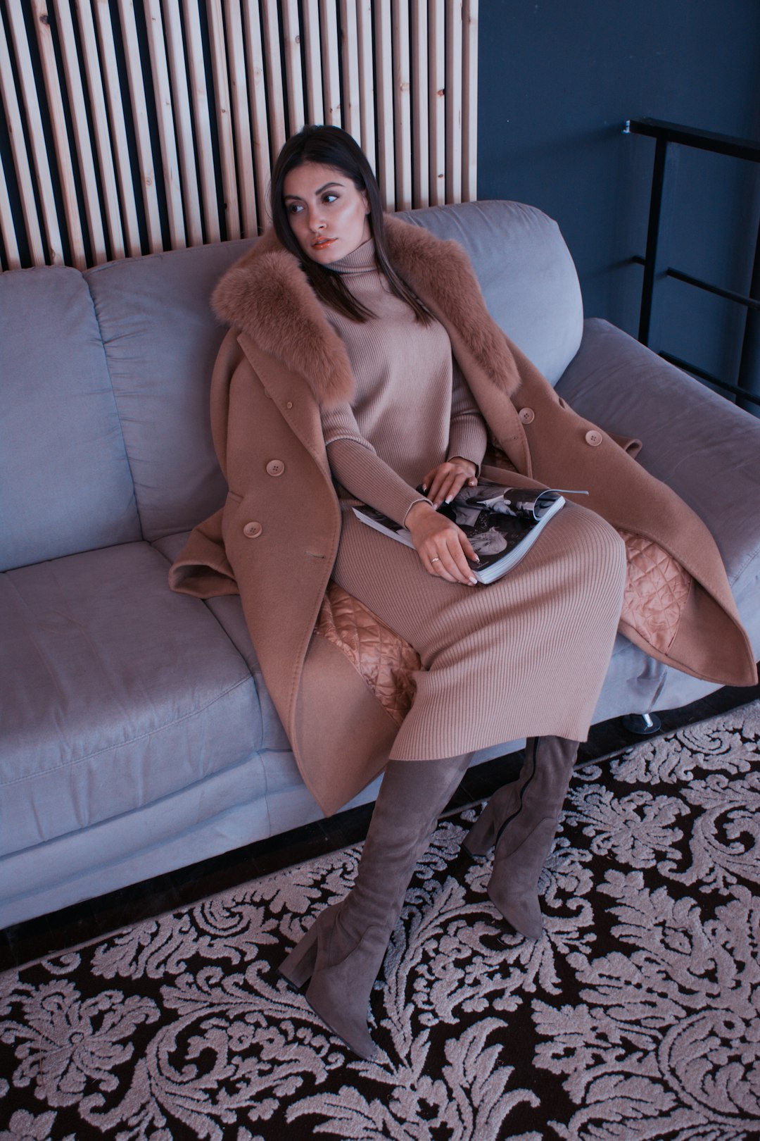 Atelier Noir editorial frame